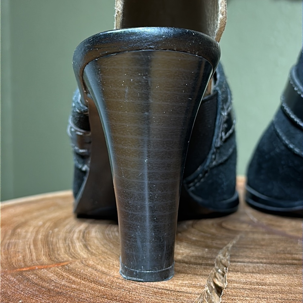 AXCESS by Liz Claiborne Decatur Suede Heeled Mules - Picture 7 of 16